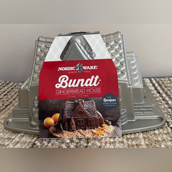 NEW Nordic Ware Bundt Gingerbread House Cake Pan Mold - Heavy Cast Aluminum - Picture 3 of 6